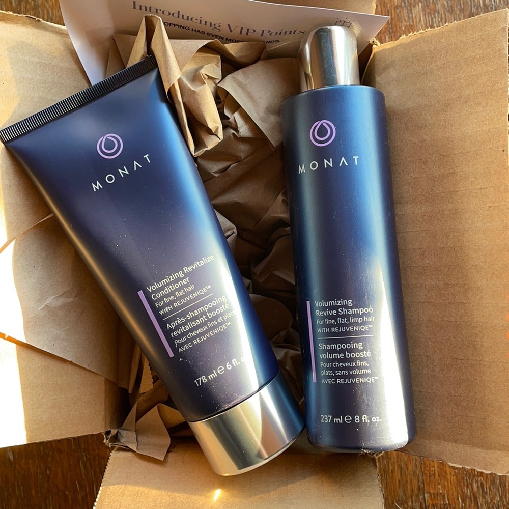 Monat Volumizing Revitalize shampoo & conditioner
